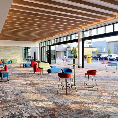 Sheraton Laval Hotel Bagian luar foto
