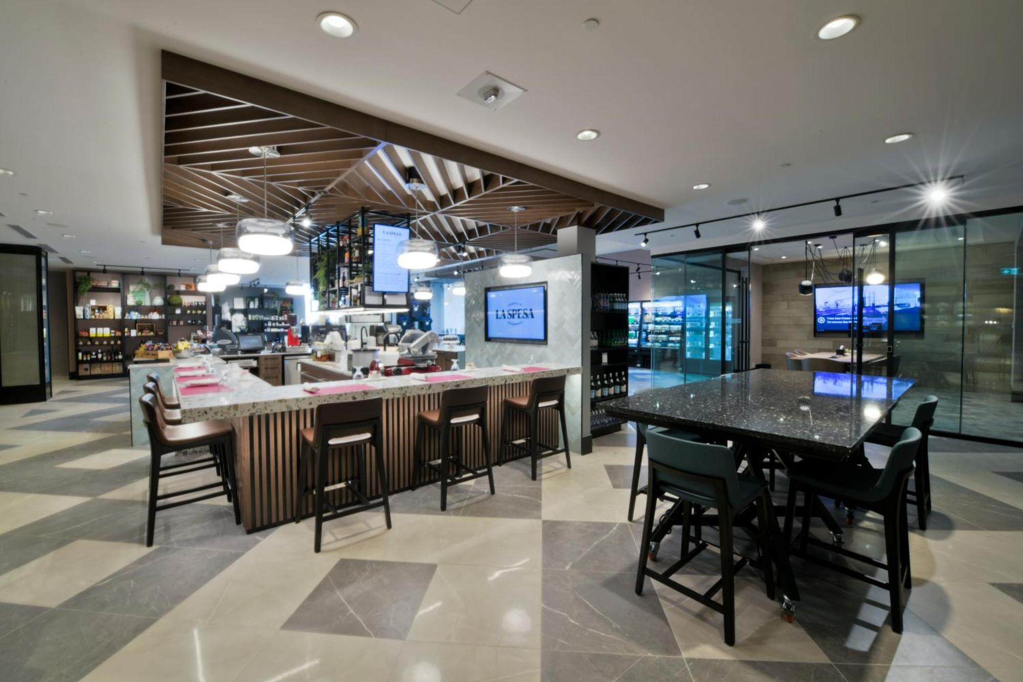 Sheraton Laval Hotel Bagian luar foto