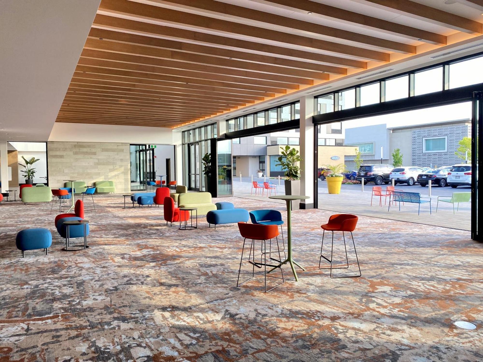 Sheraton Laval Hotel Bagian luar foto