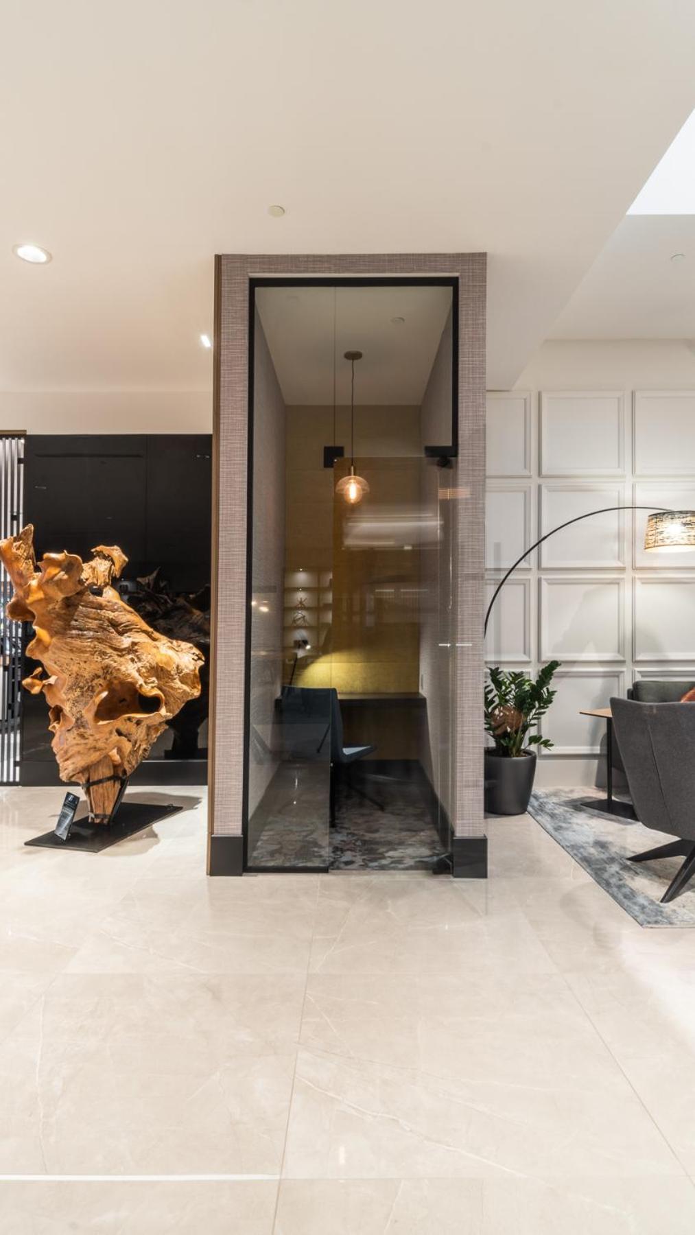 Sheraton Laval Hotel Bagian luar foto