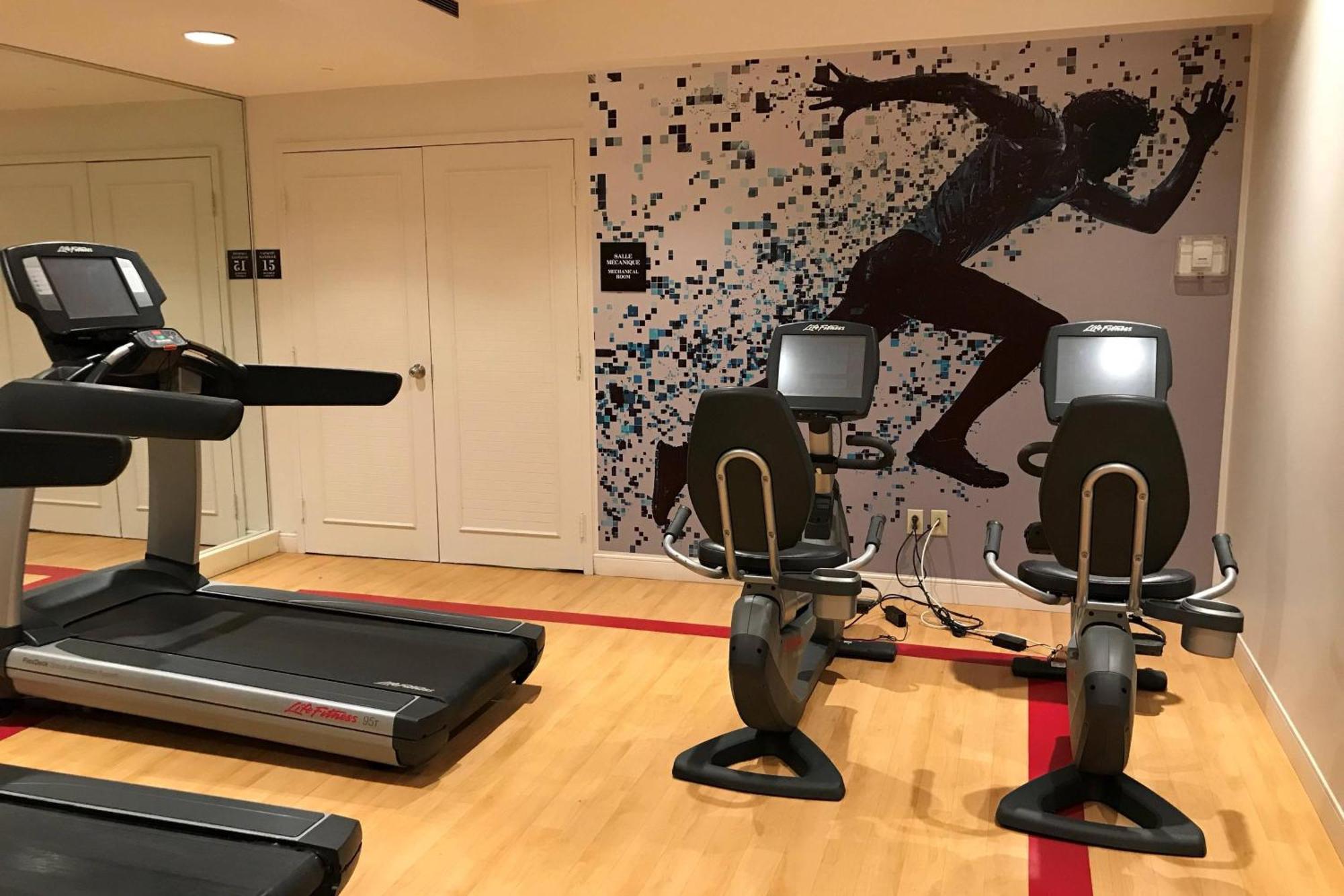 Sheraton Laval Hotel Bagian luar foto