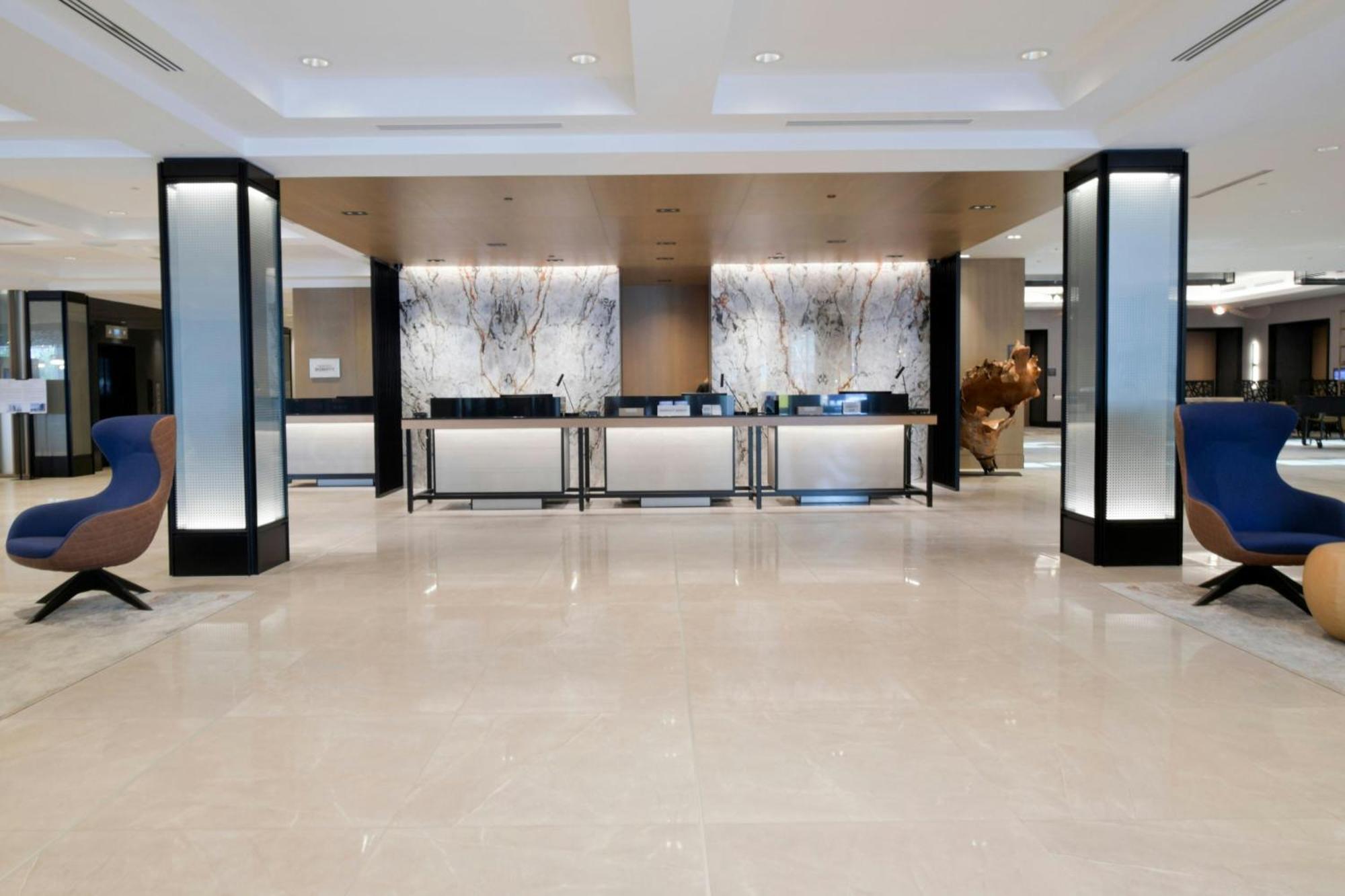 Sheraton Laval Hotel Bagian luar foto
