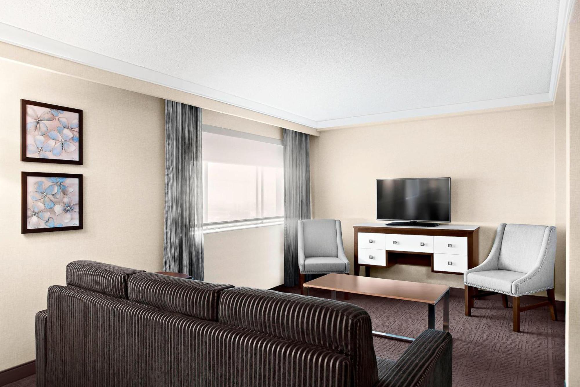 Sheraton Laval Hotel Bagian luar foto