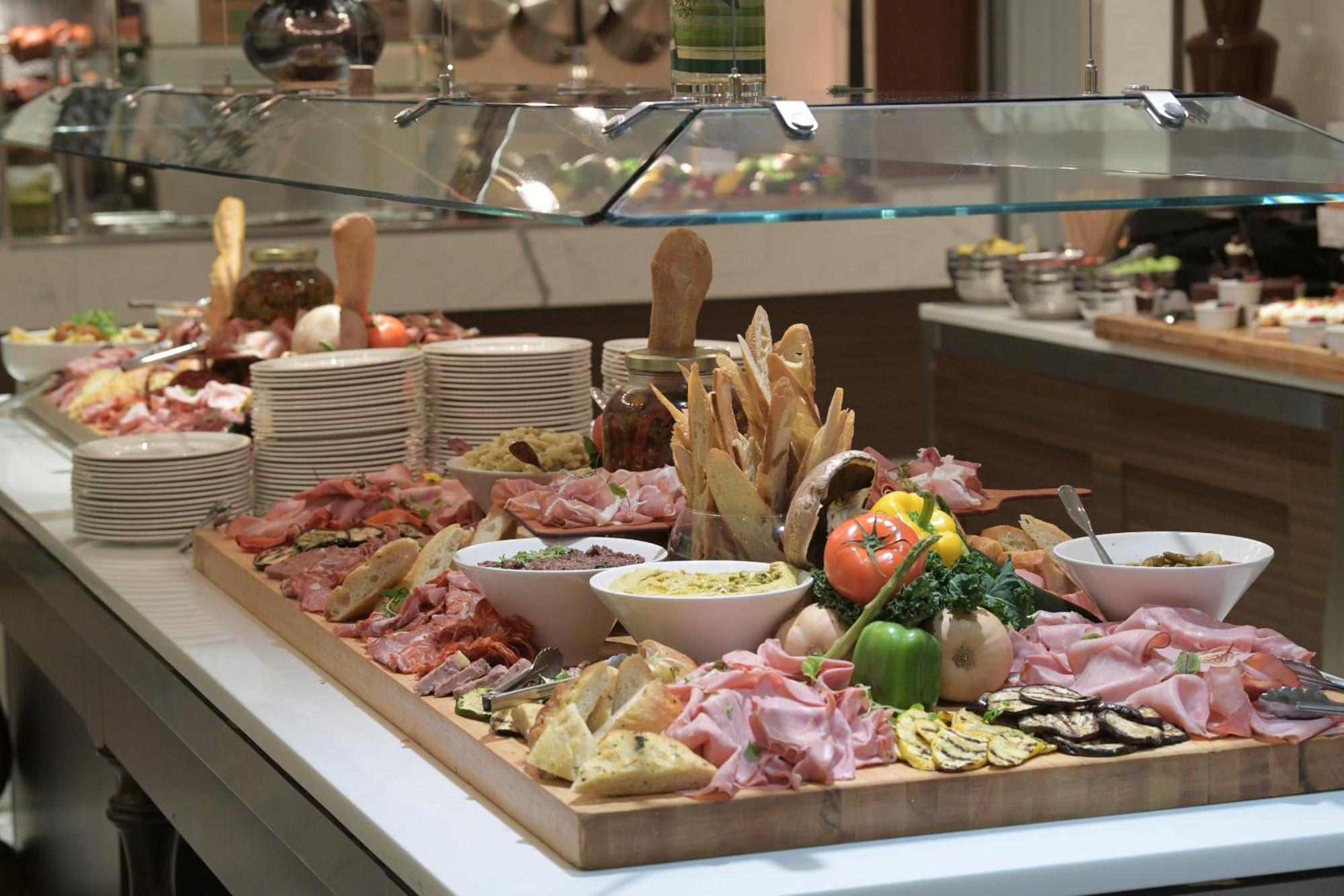 Sheraton Laval Hotel Bagian luar foto