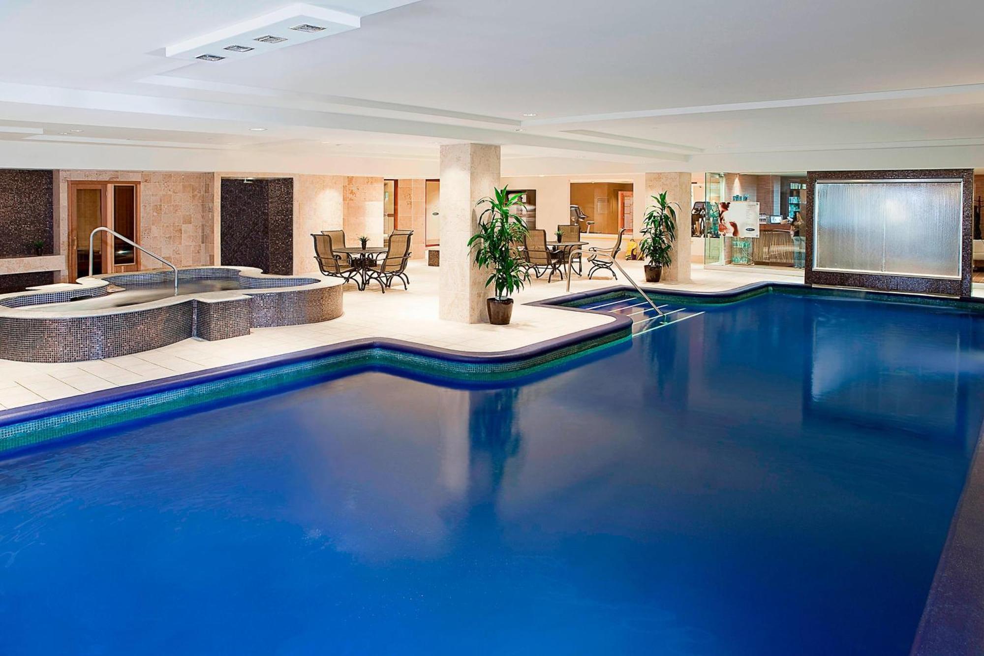Sheraton Laval Hotel Bagian luar foto